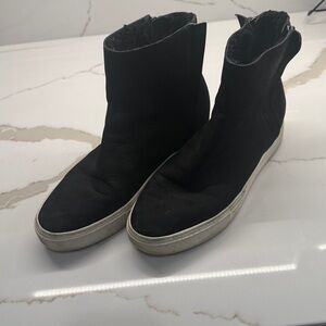 Women’s VINCE Black Suede high top sneakers, Size 10M